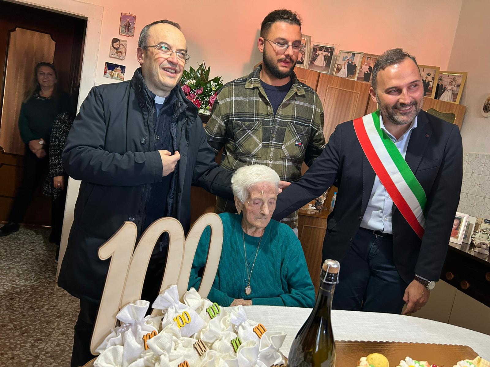 AVIGLIANO, NONNA MARGHERITA COMPIE 100 ANNI